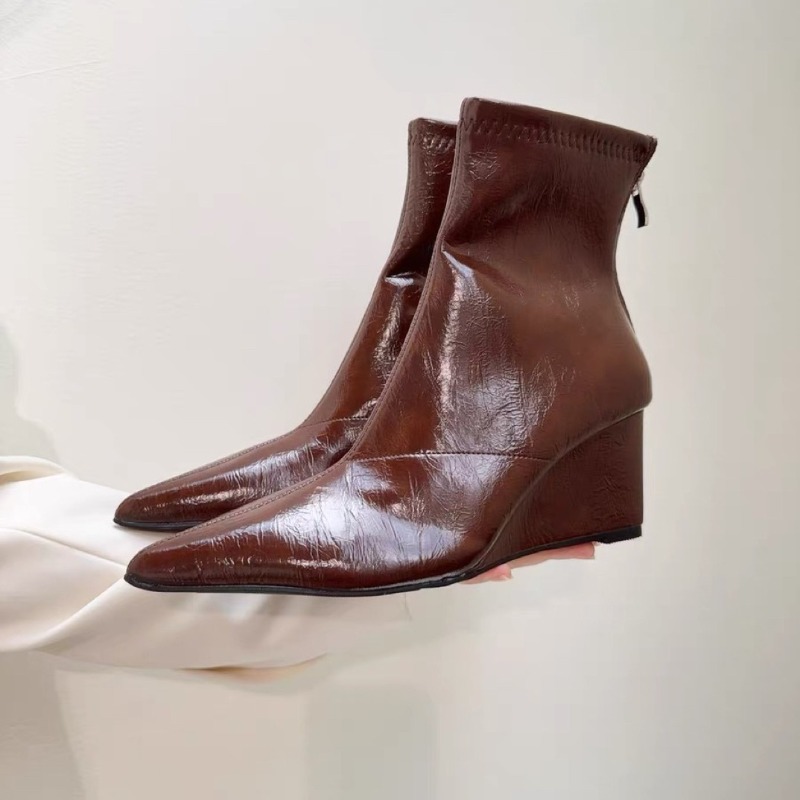 Ботильоны на танкетке, модные  – обзор и цена Soft Sole Booties
